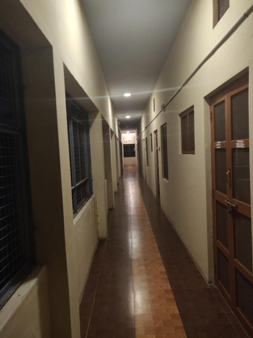 ホテル Srb Residency Tiruvannāmalai エクステリア 写真