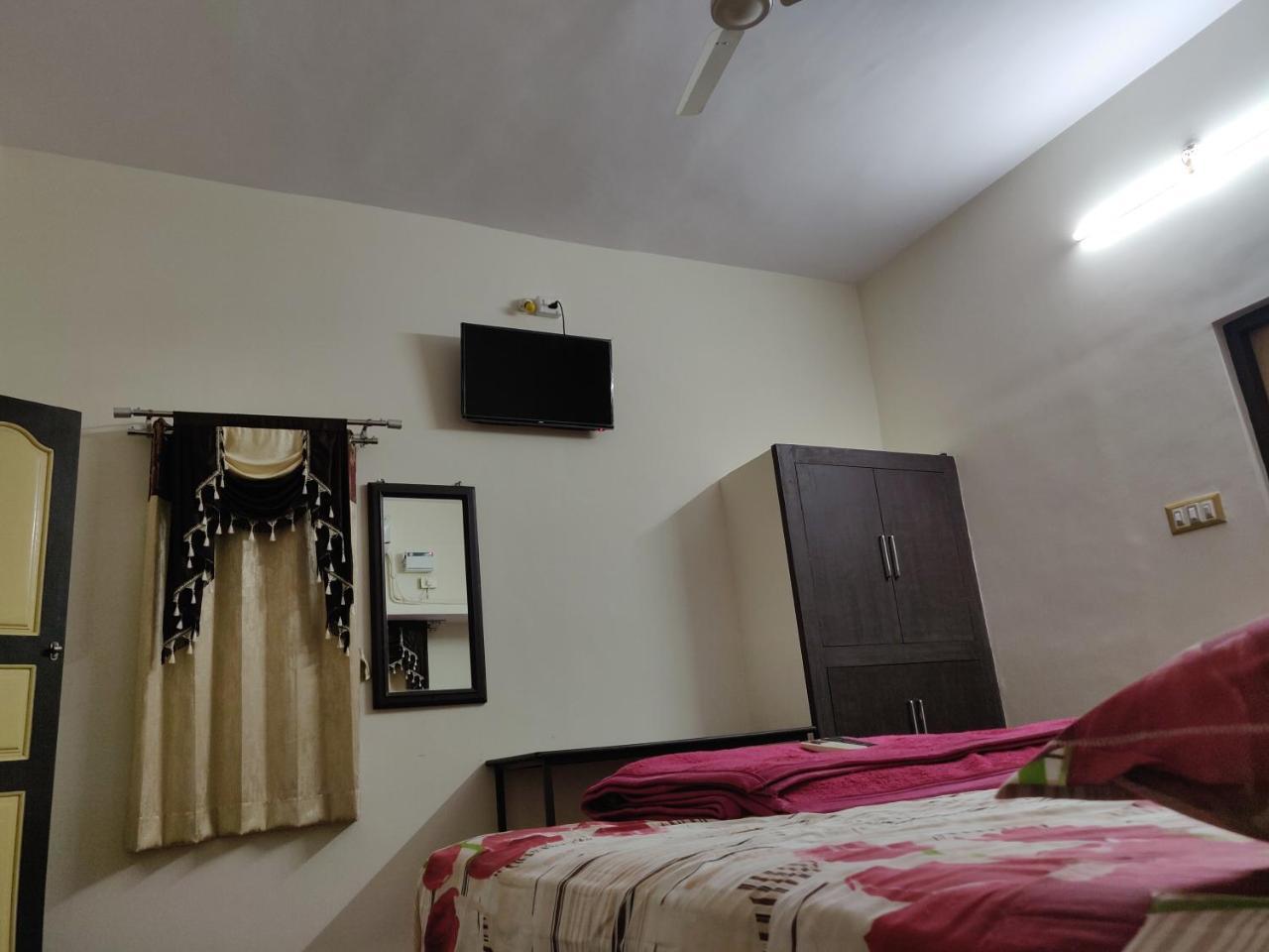 ホテル Srb Residency Tiruvannāmalai エクステリア 写真