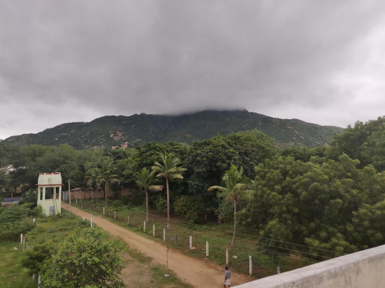 ホテル Srb Residency Tiruvannāmalai エクステリア 写真