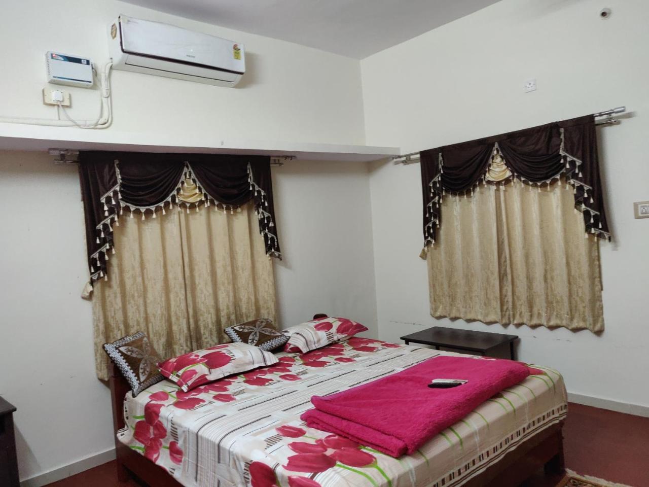 ホテル Srb Residency Tiruvannāmalai エクステリア 写真