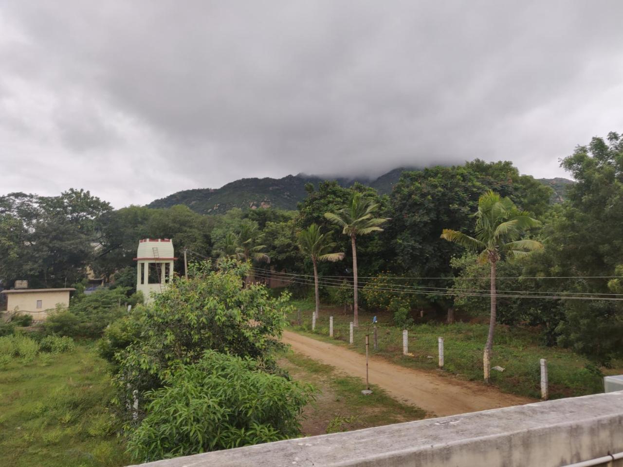 ホテル Srb Residency Tiruvannāmalai エクステリア 写真