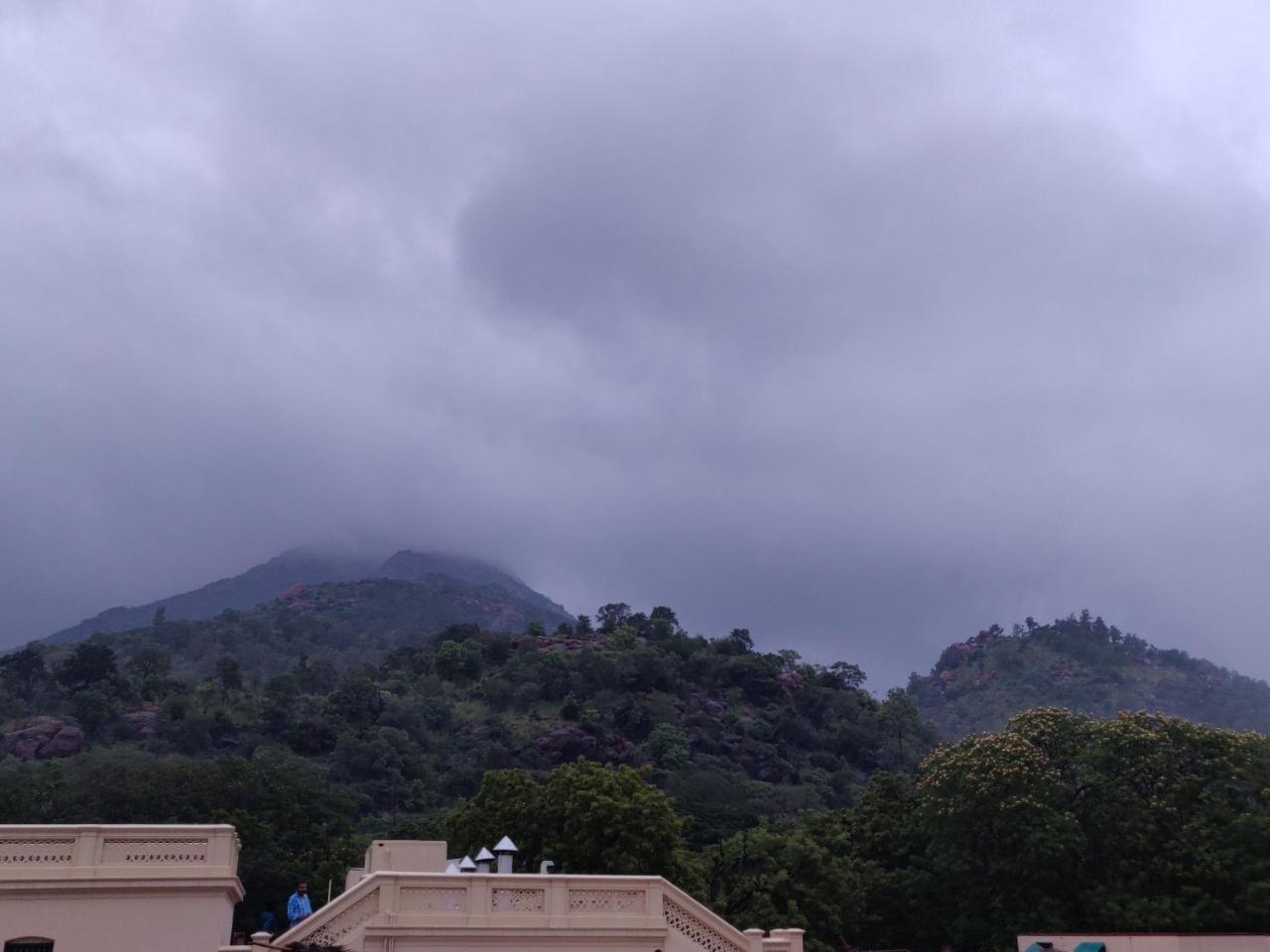 ホテル Srb Residency Tiruvannāmalai エクステリア 写真